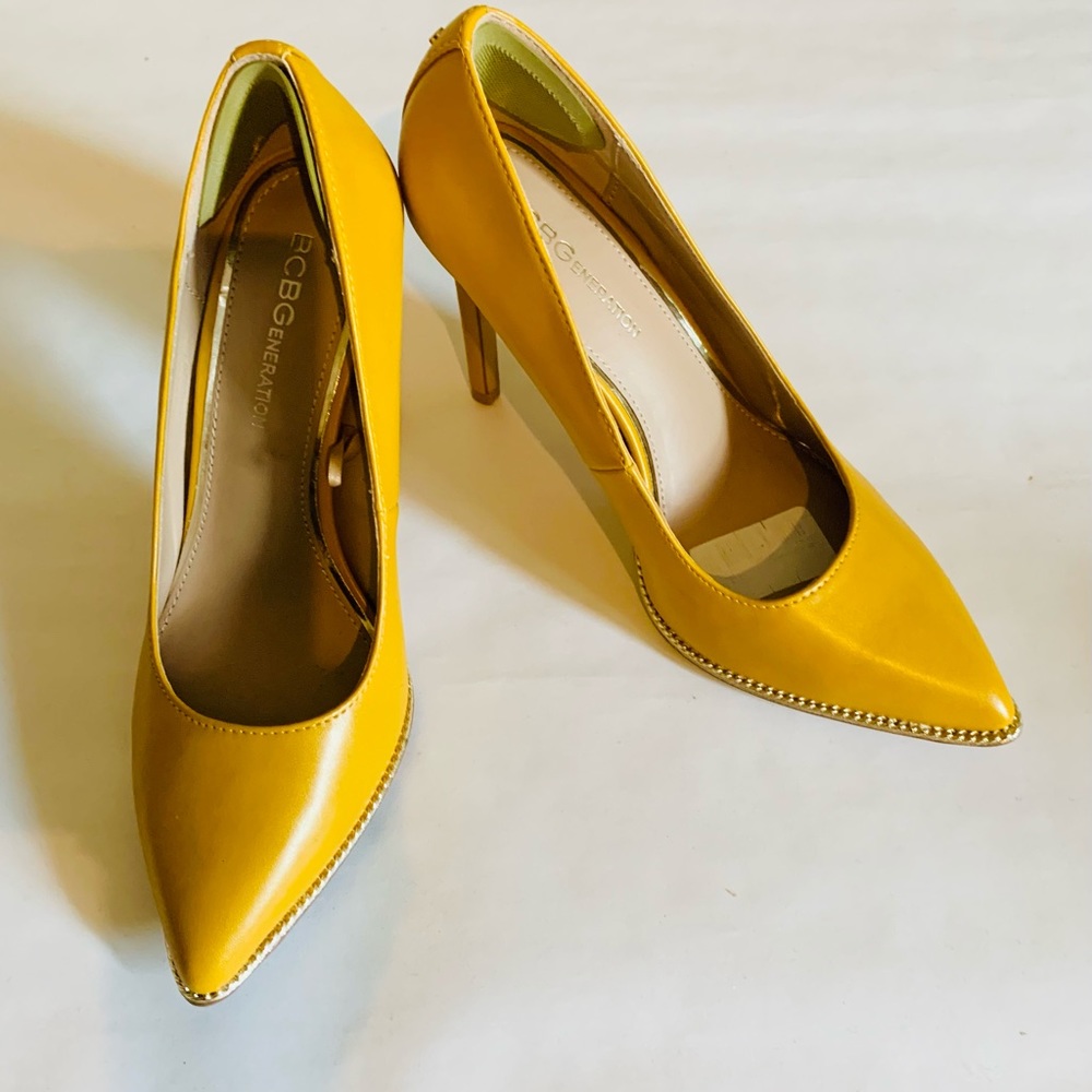 BCBG pumps